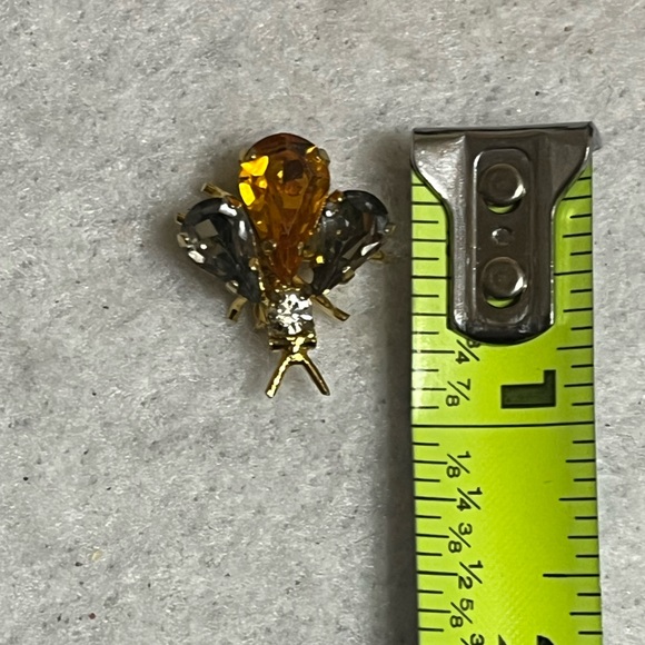 Small Winged Insect Brooch - Picture 8 of 10